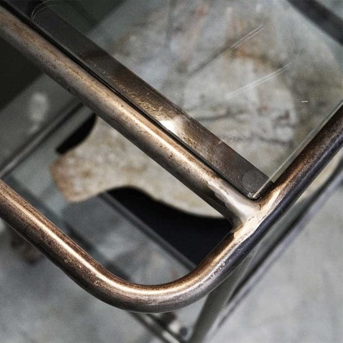 Smukt Rullebord i stål med glas plader