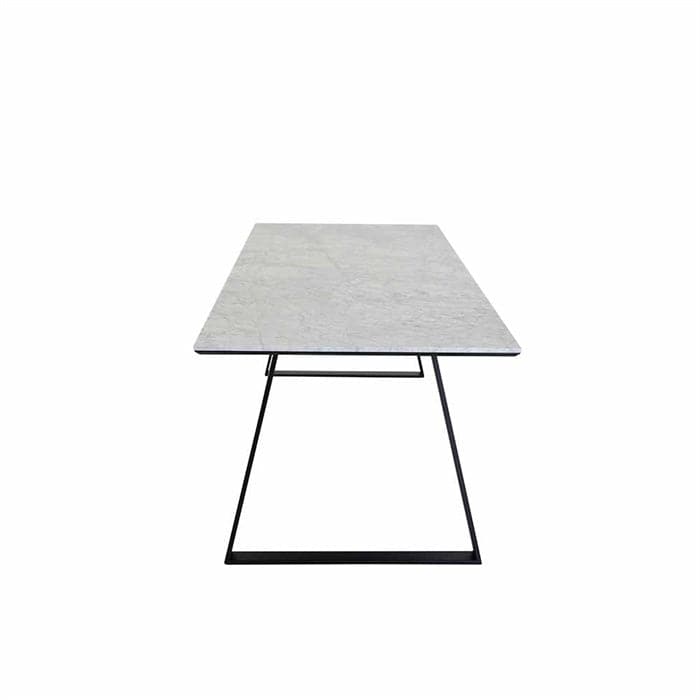Estelle Spisebord i Hvid Marmor med Sort Stel, 140 cm.